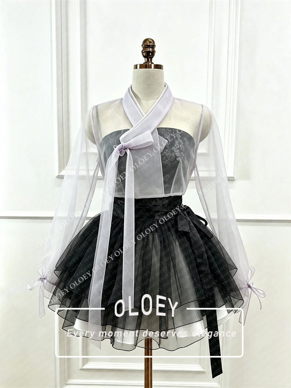 OLOEY Modern Black Red Short C - Modern Korean Lifestyle 评论和价格